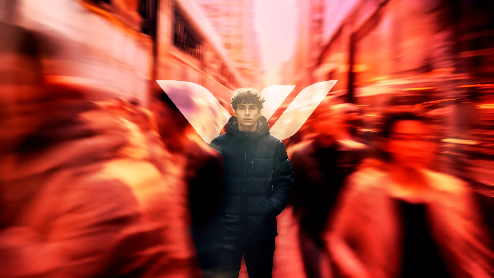 Persona de pie en una calle en movimiento con las alas del símbolo de Rushing Wind a su espalda.